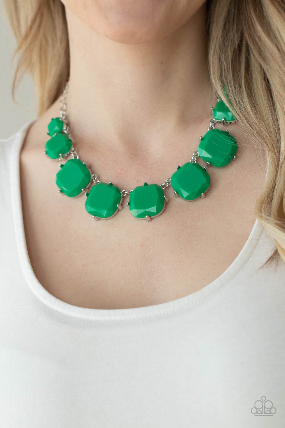 Paparazzi ♥ Prismatic Prima Donna - Green ♥  Necklace