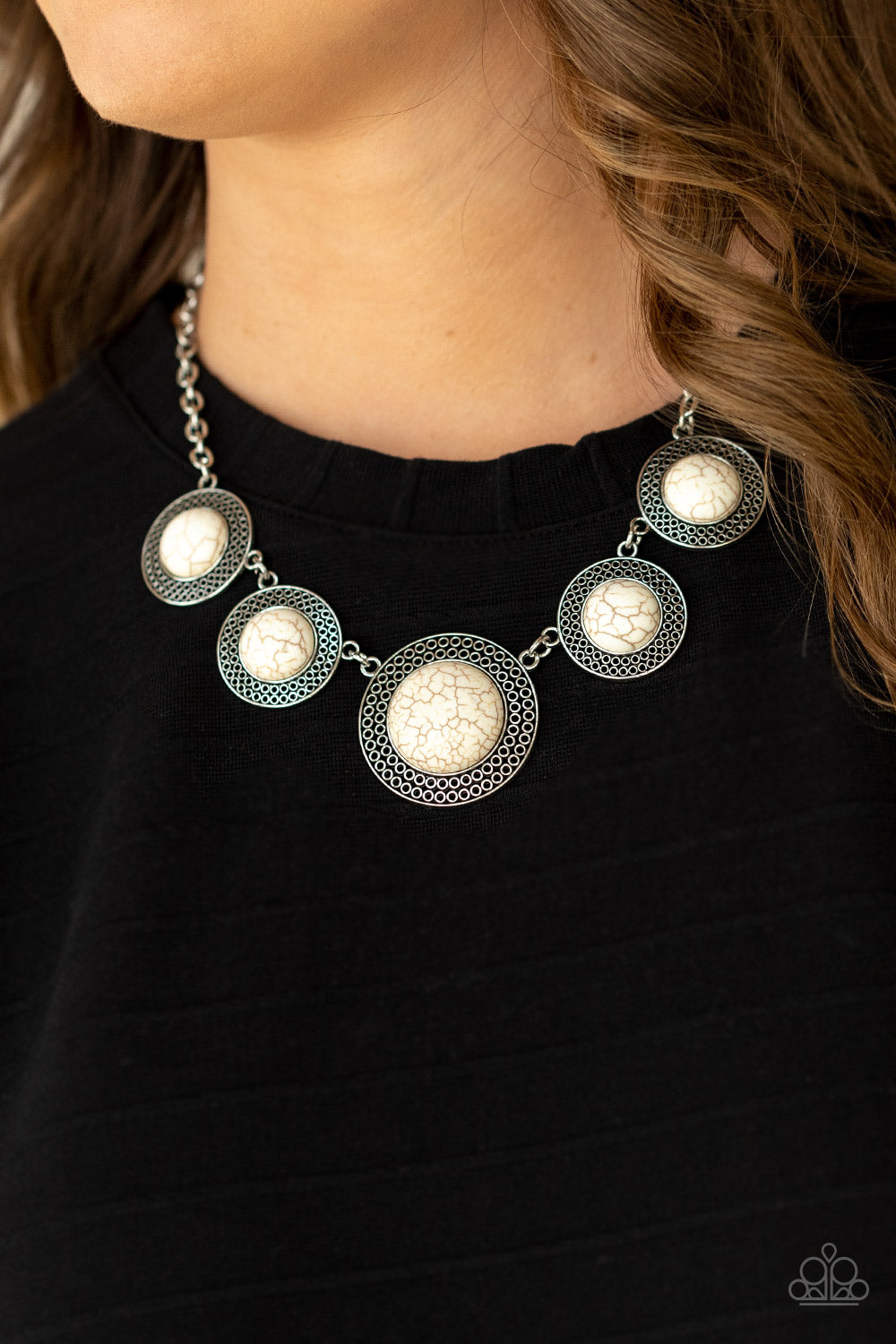 Paparazzi ♥ Circle The Wagons - White ♥  Necklace