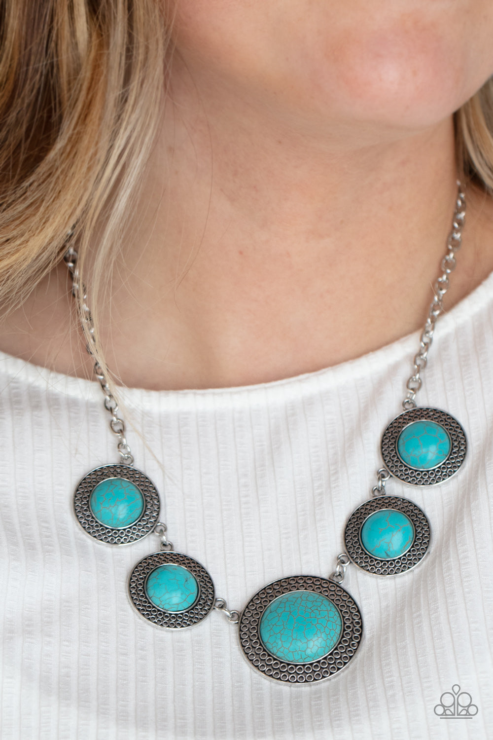 Paparazzi ♥ Circle The Wagons - Blue ♥  Necklace