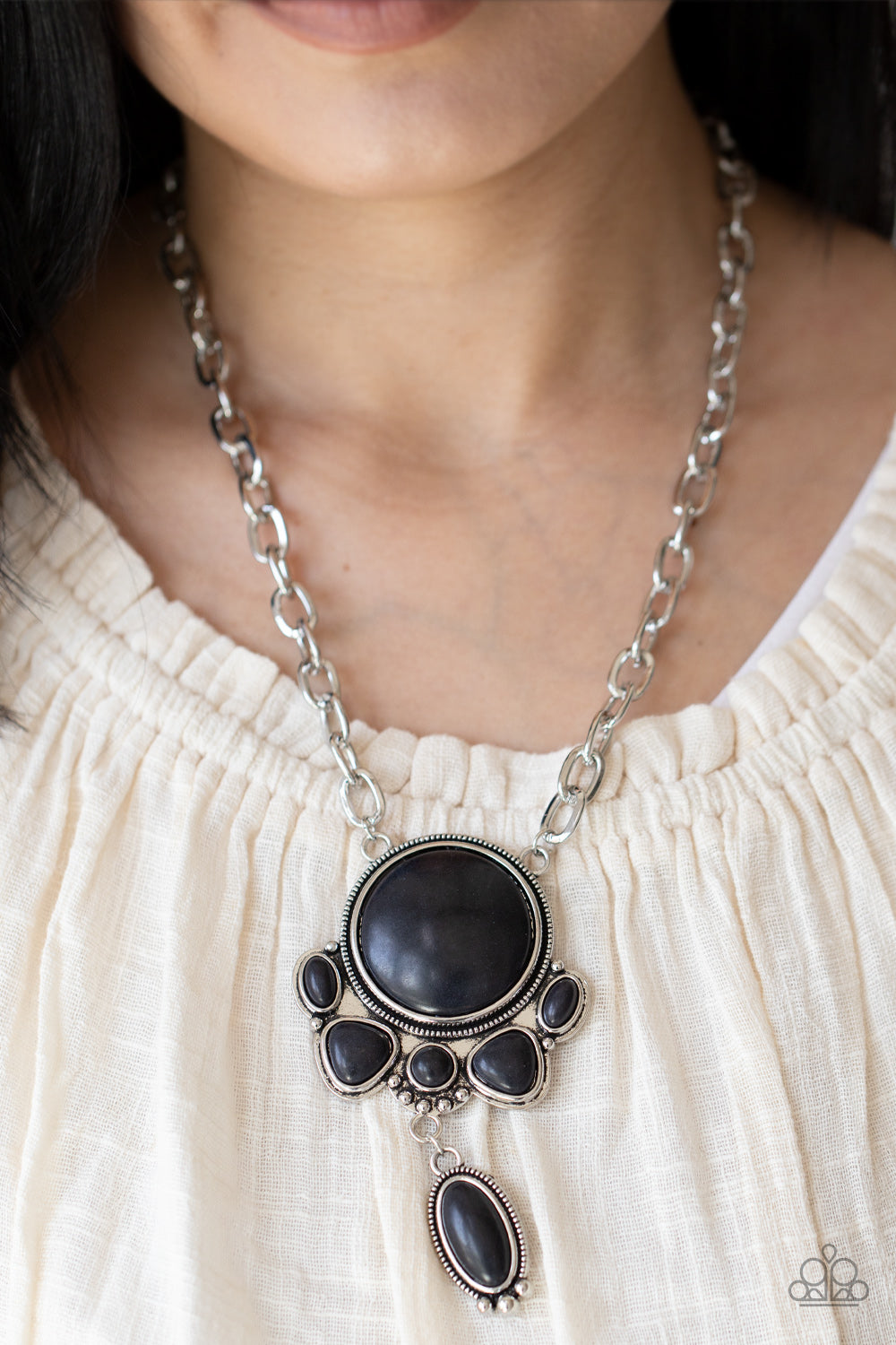 Paparazzi ♥ Geographically Gorgeous - Black ♥  Necklace