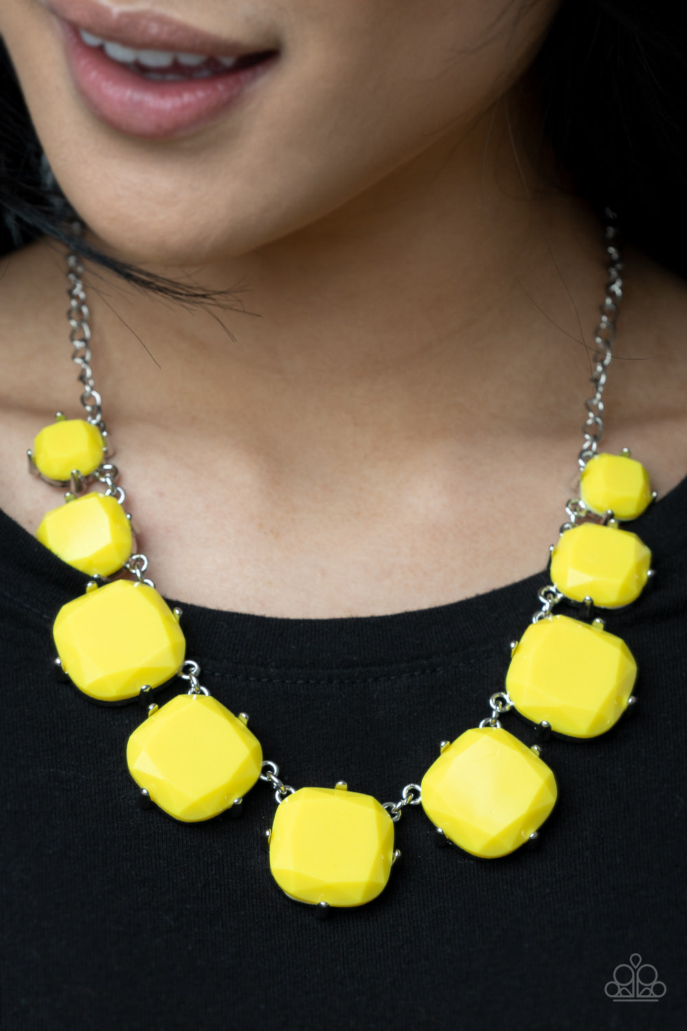 Paparazzi ♥ Prismatic Prima Donna - Yellow ♥  Necklace