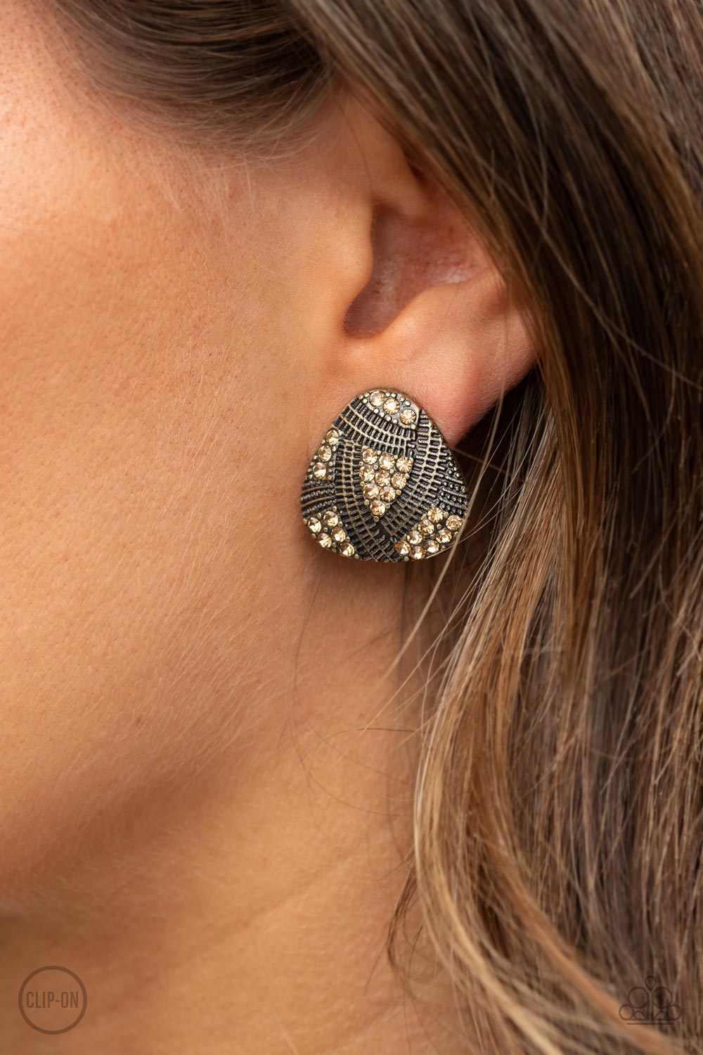Paparazzi ♥ Gorgeously Galleria - Brass ♥  Clip-On