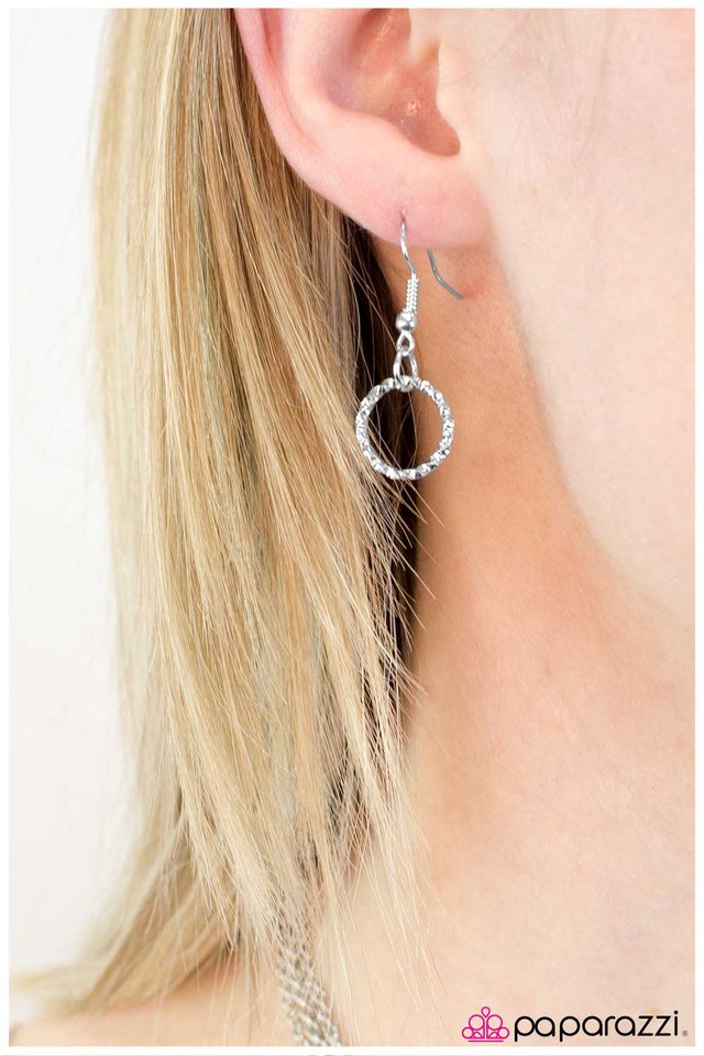 Paparazzi ♥ Hoopla - Silver ♥ Necklace