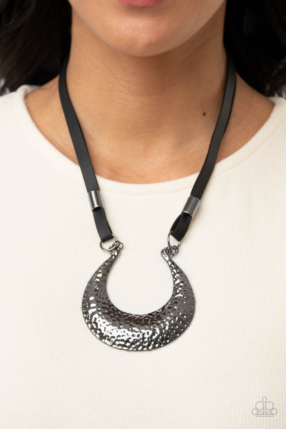 Paparazzi ♥ Majorly Moonstruck - Black ♥  Necklace