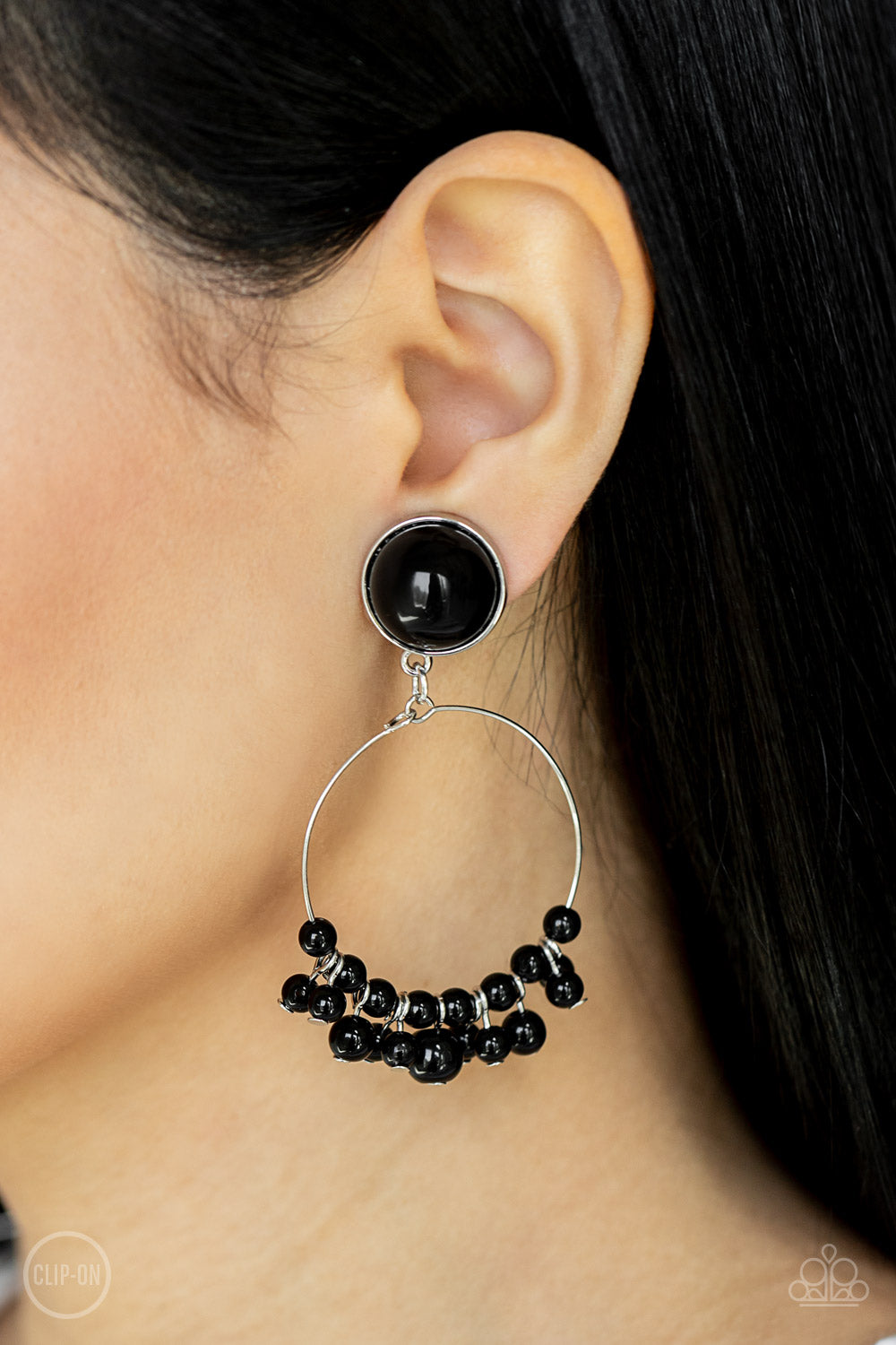 Paparazzi ♥ Cabaret Charm - Black ♥  Clip-On