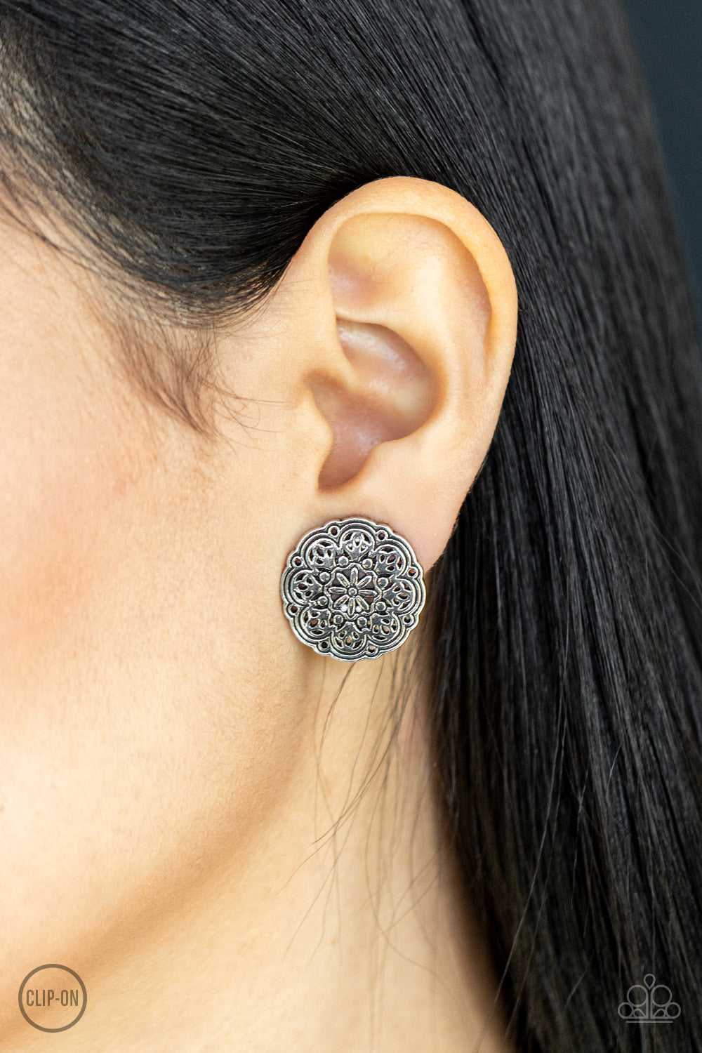 Paparazzi ♥ Mandala Harvest - Silver ♥  Clip-On