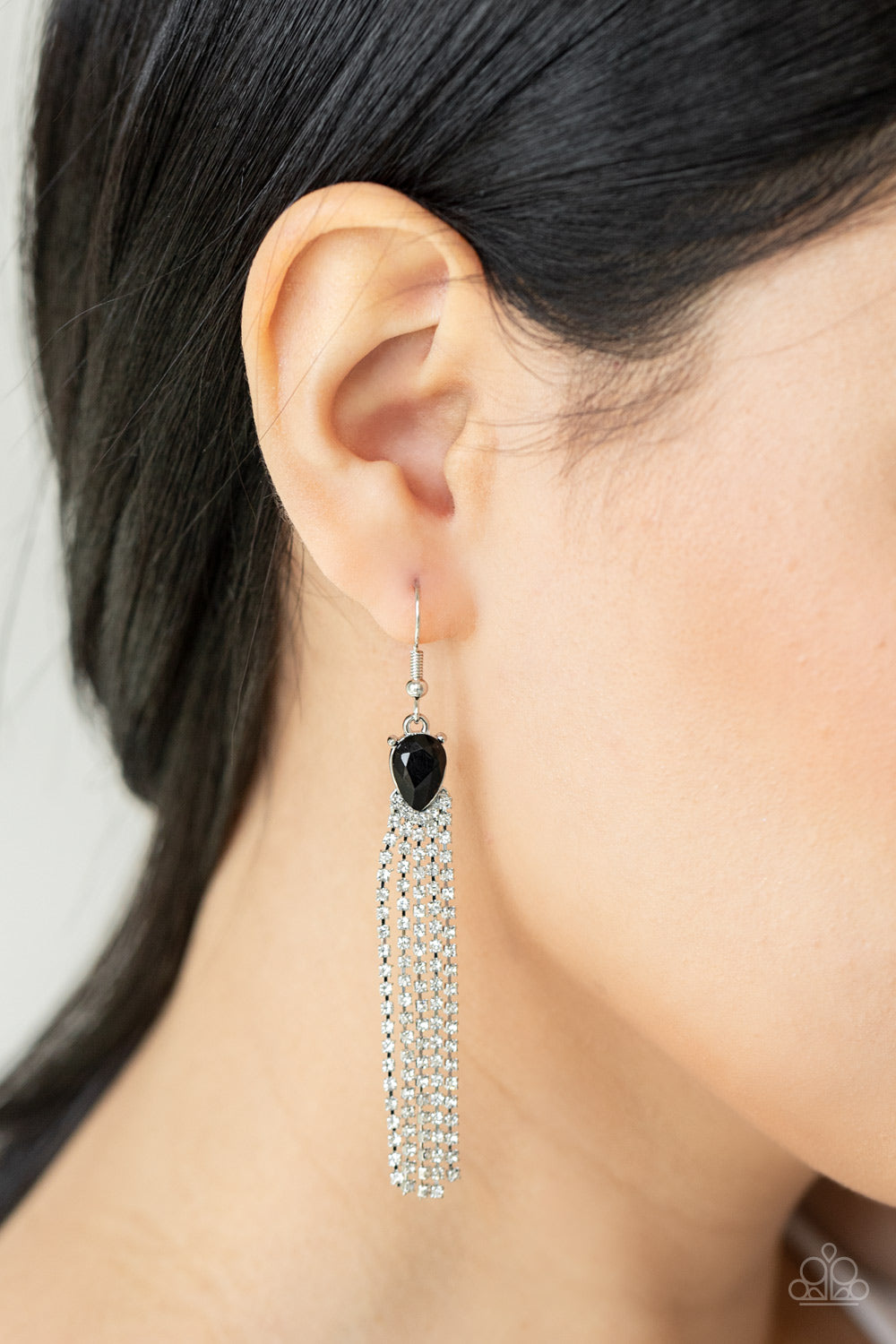Paparazzi ♥ Drop-Dead Dainty - Black ♥  Earrings