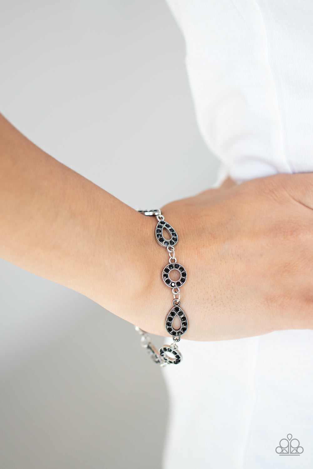 Paparazzi ♥ Royally Refined - Black ♥  Bracelet