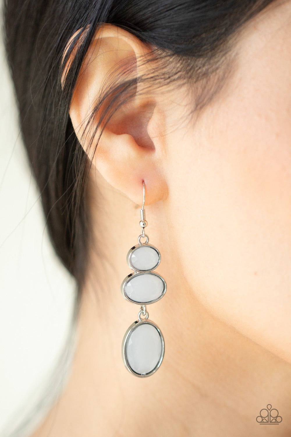 Paparazzi ♥ Tiers Of Tranquility - White ♥  Earrings