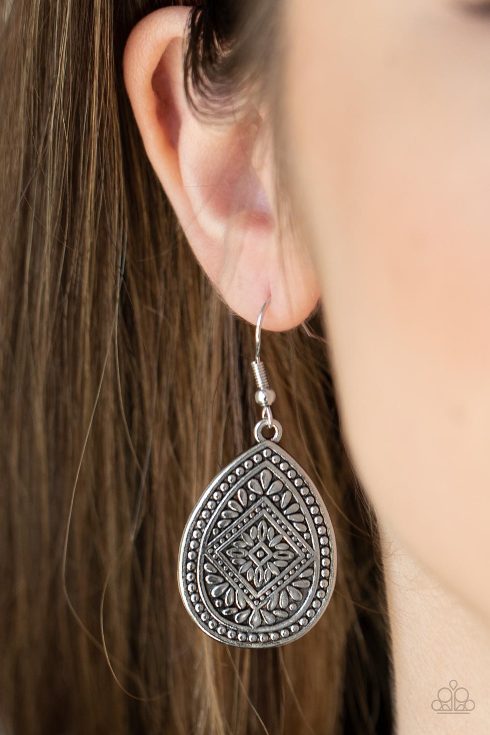 Paparazzi ♥ Mayan Mecca - Silver ♥  Earrings