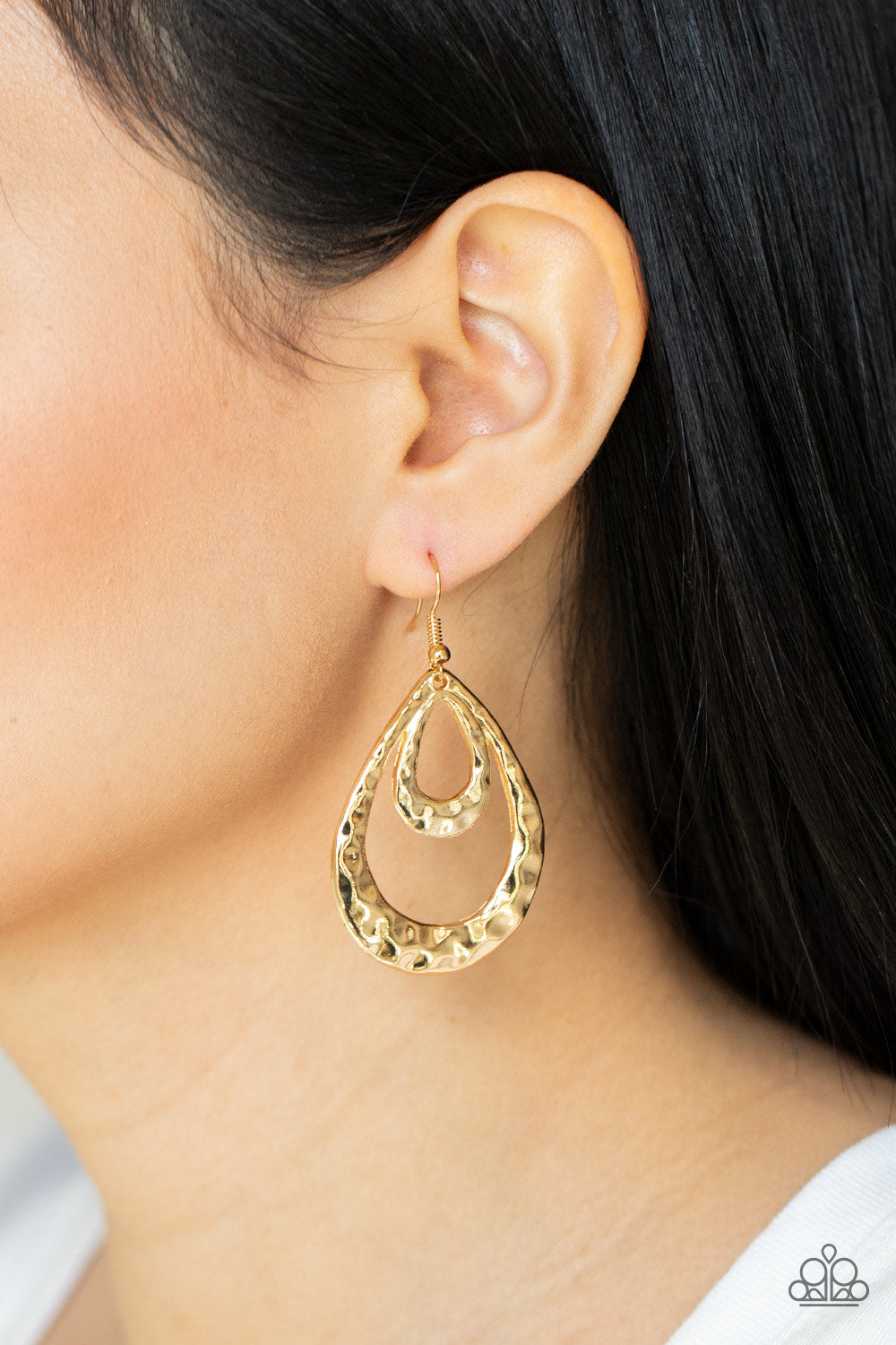 Paparazzi ♥ Museum Muse - Gold ♥  Earrings