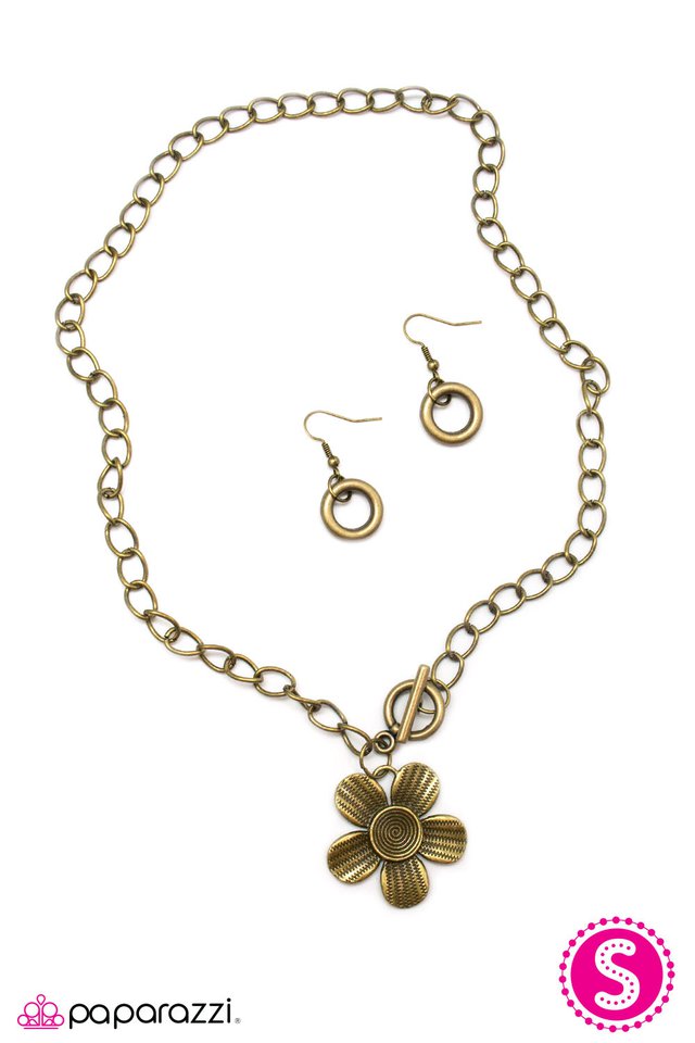 Paparazzi ♥ Stemming From Simplicity - Brass ♥ Necklace