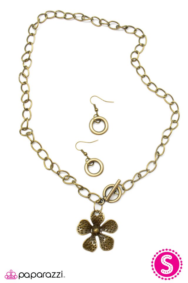 Paparazzi ♥ Going Solo - Brass ♥ Necklace