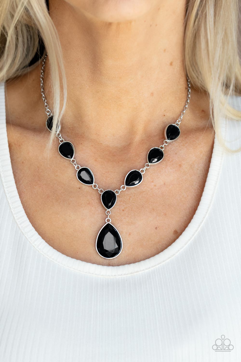 Paparazzi ♥ Party Paradise - Black ♥  Necklace