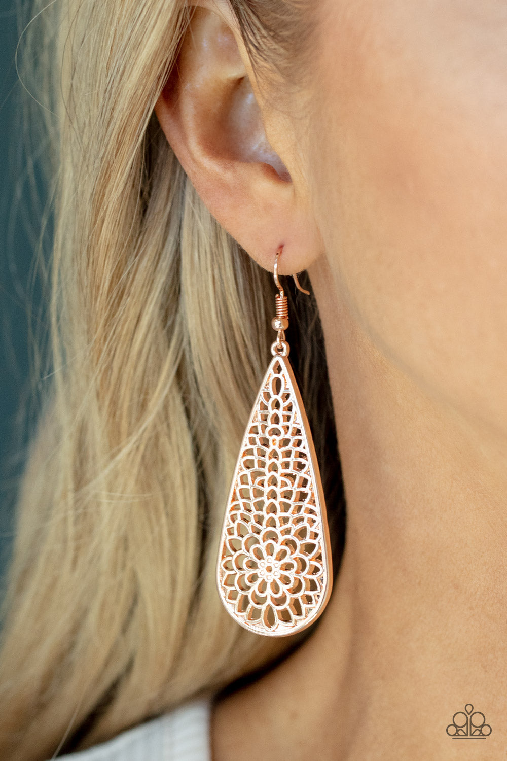 Paparazzi ♥ Posy Pasture - Rose Gold ♥  Earrings