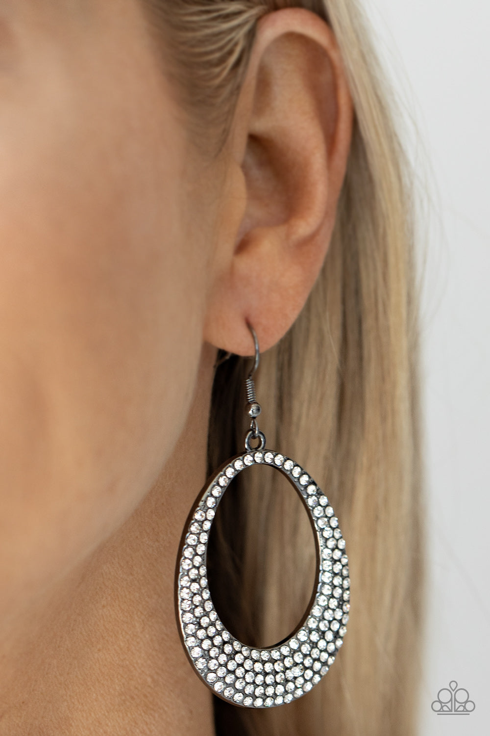 Paparazzi ♥ Storybook Bride - Black ♥  Earrings
