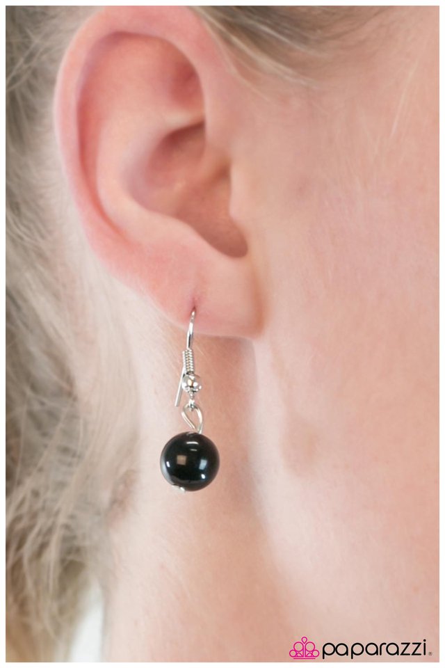 Paparazzi ♥ Lady Of The House - Black ♥ Lanyard