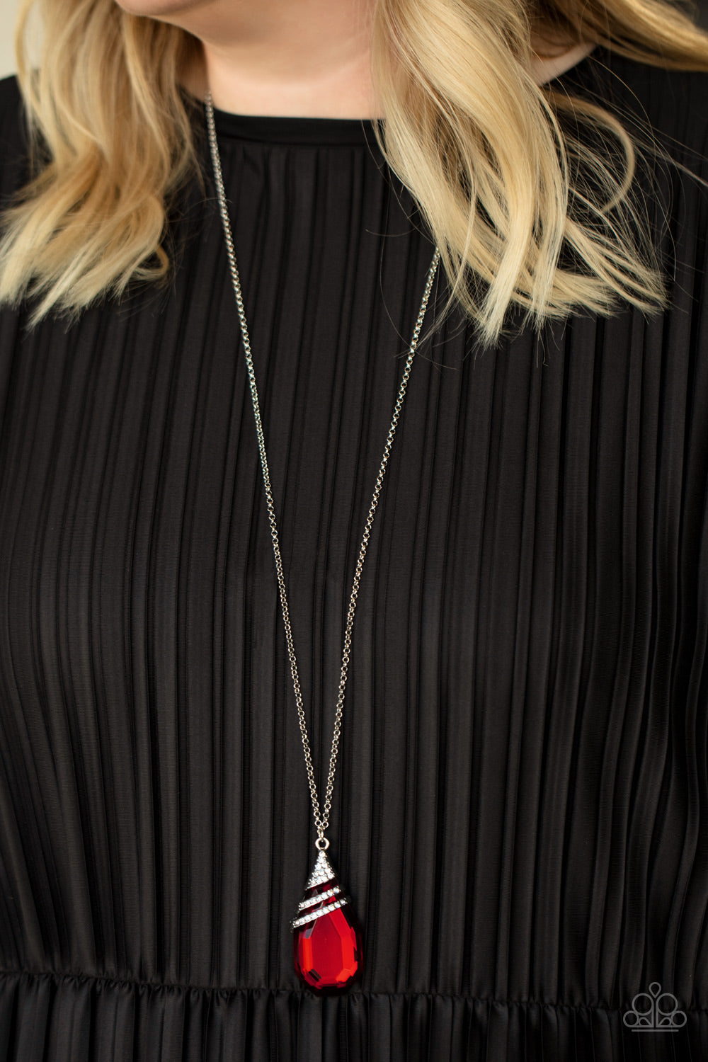 Paparazzi ♥ Demandingly Diva - Red ♥  Necklace