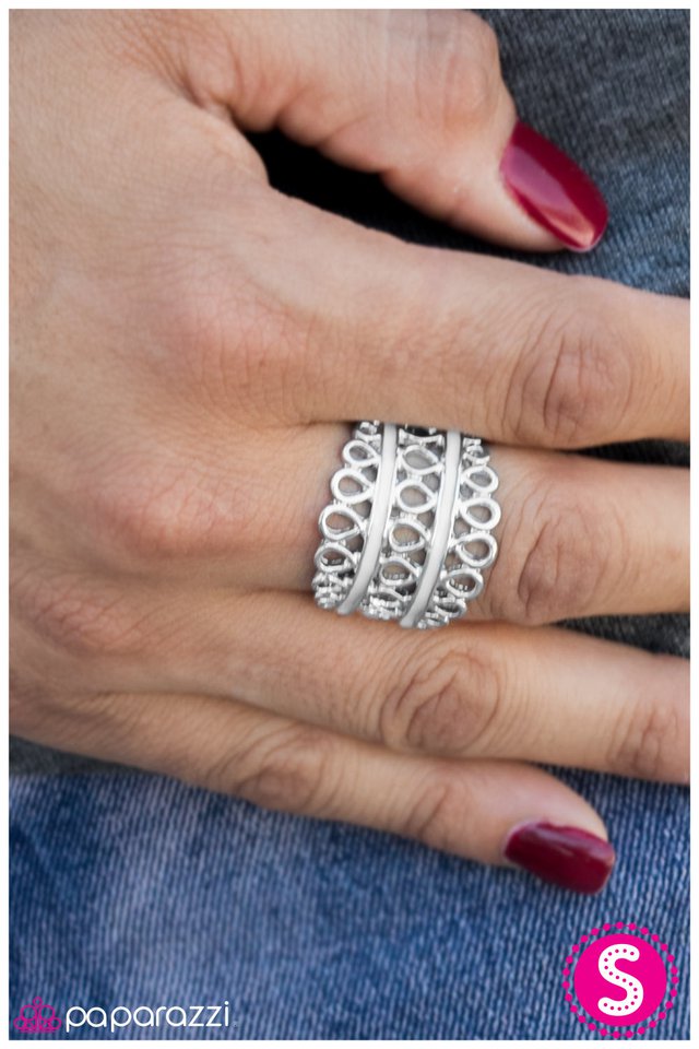 stole-the-crown-white-p4re-wtxx-035xx