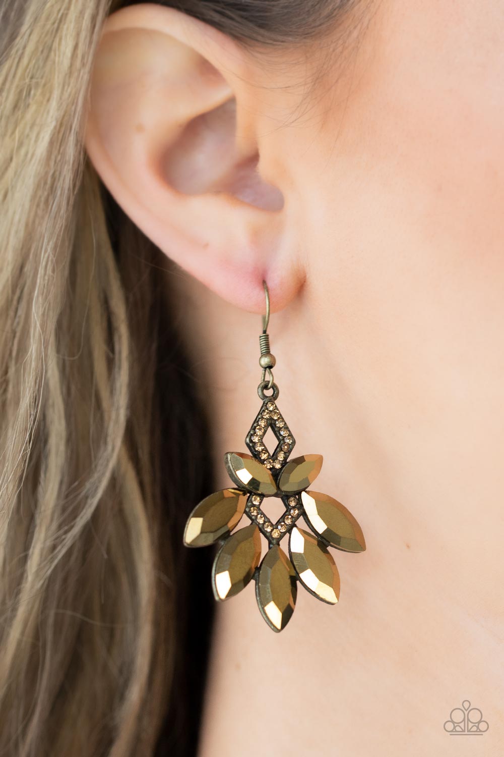 Paparazzi ♥ Galaxy Grandeur - Brass ♥  Earrings