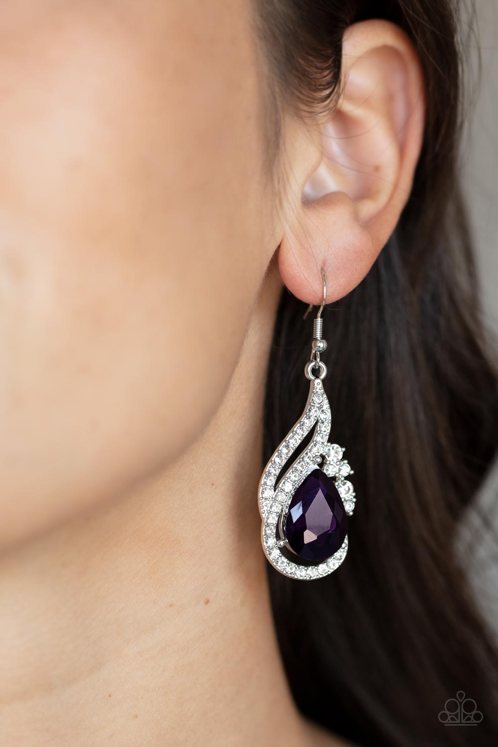 Paparazzi ♥ Dancefloor Diva - Purple ♥  Earrings