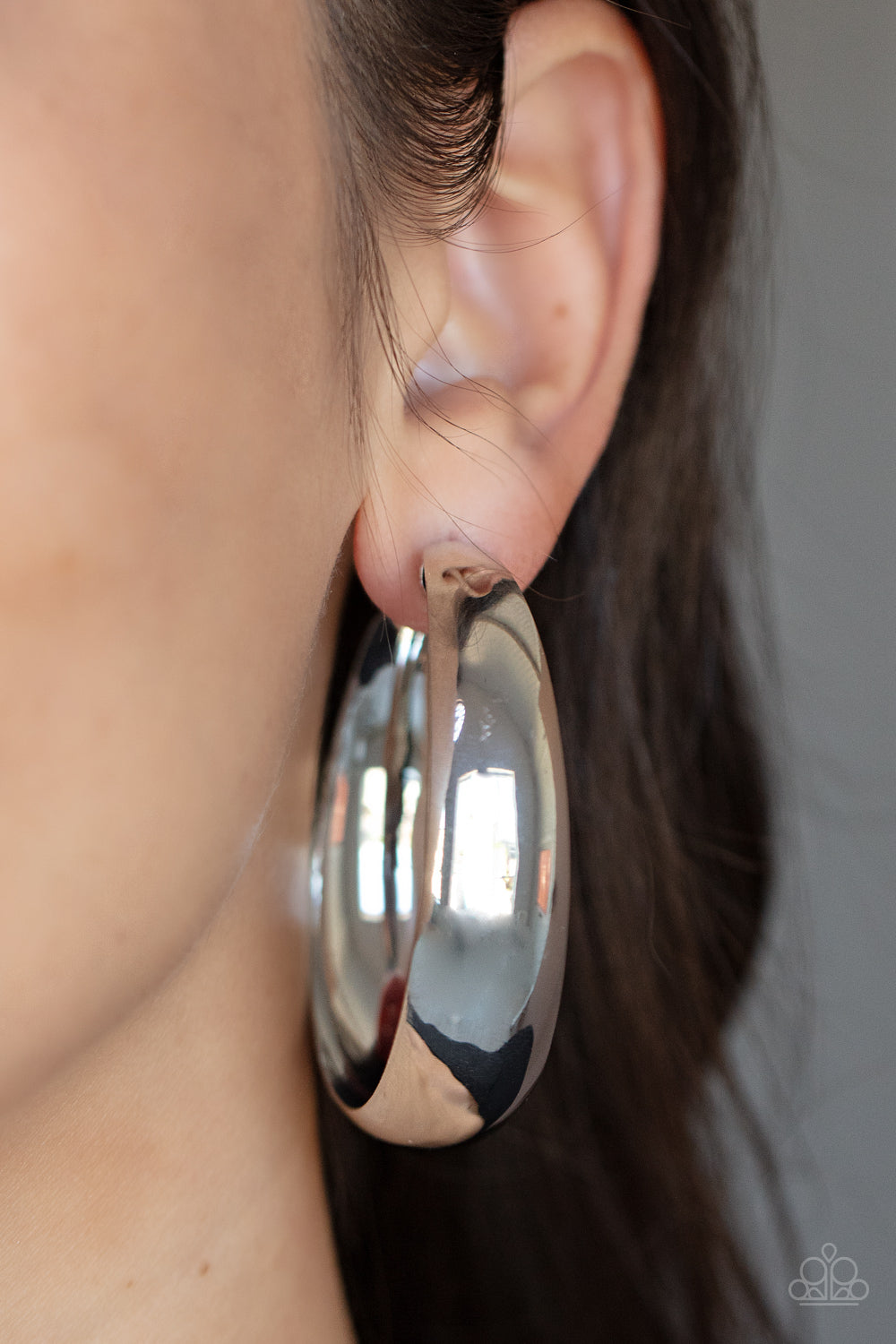 Paparazzi ♥ Flat Out Flawless - Silver ♥  Earrings