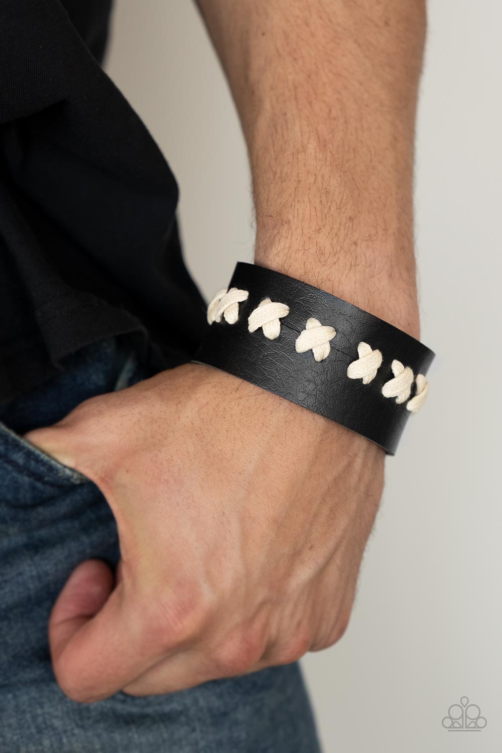 Paparazzi ♥ Metro Mustang - Black ♥  Bracelet