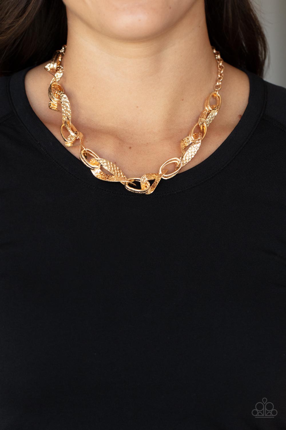 Paparazzi ♥ METAL of Honor - Gold ♥  Necklace