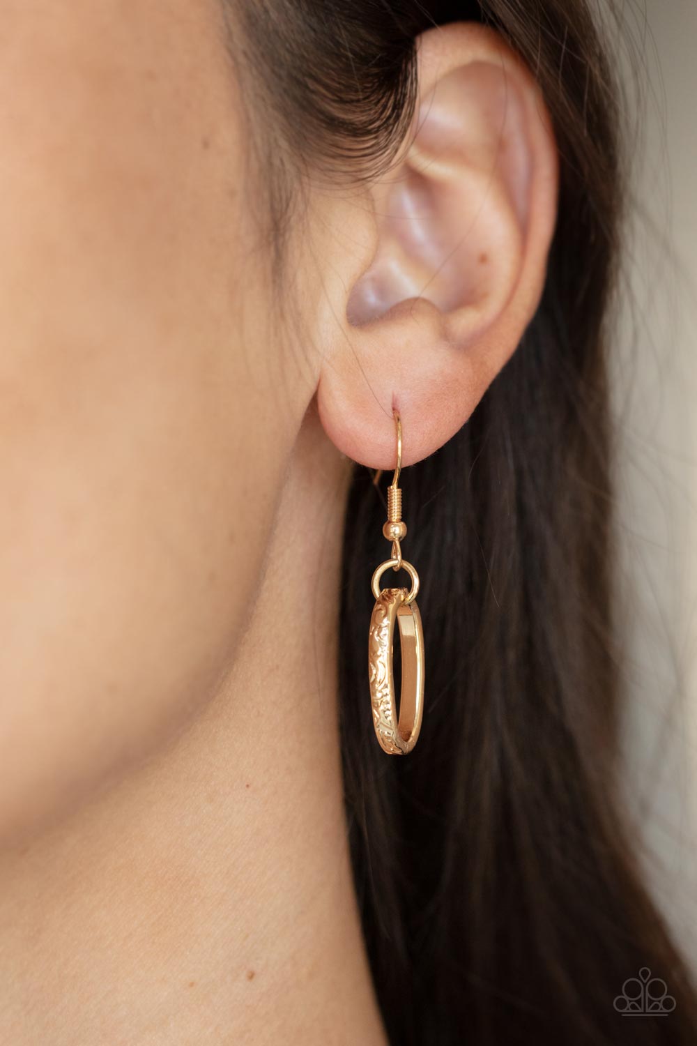 Paparazzi ♥ METAL of Honor - Gold ♥  Necklace