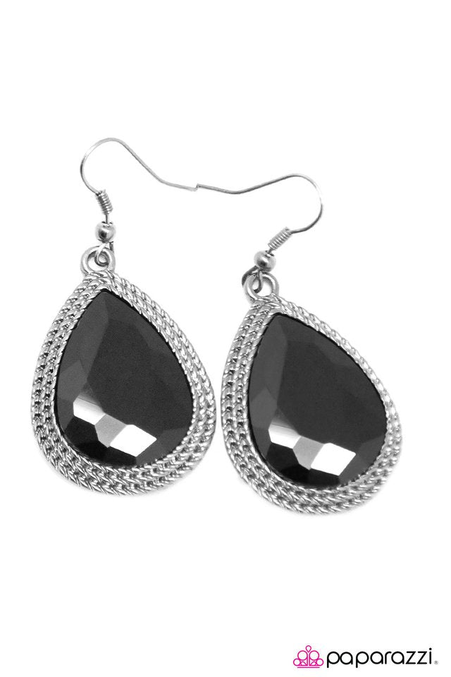 Paparazzi ♥ Next In Line - Black ♥ Earrings