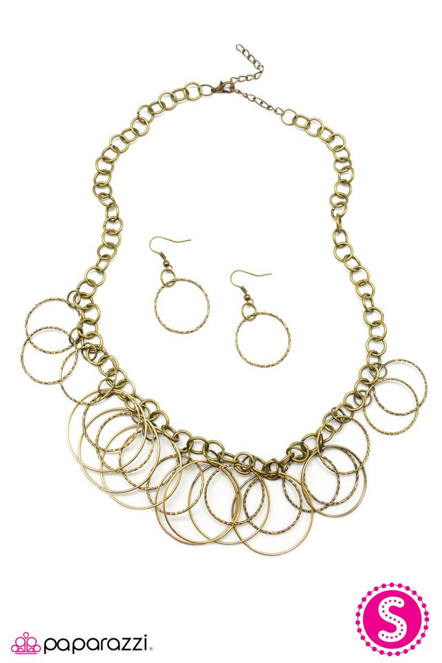 Paparazzi ♥ Get In the Ring - Brass ♥ Necklace