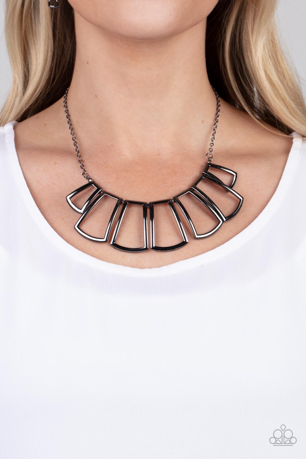 Paparazzi ♥ Full-Fledged Framed - Black ♥  Necklace
