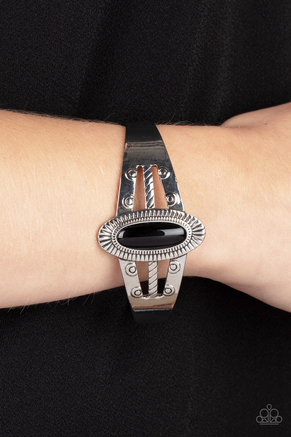 Paparazzi ♥ Wanderlust Walkabout - Black ♥  Bracelet