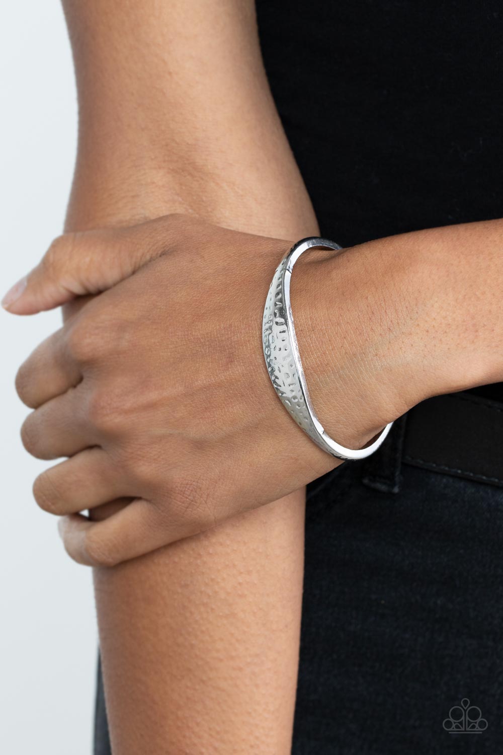 Paparazzi ♥ Ancient Accolade - Silver ♥  Bracelet