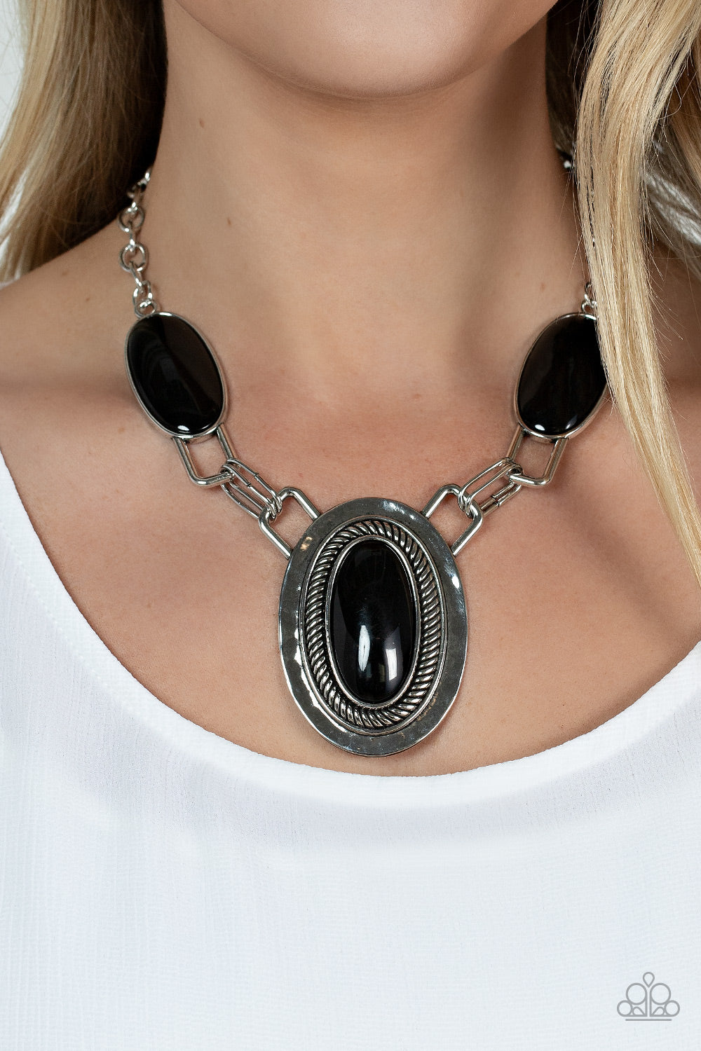 Paparazzi ♥ Count to TENACIOUS - Black ♥  Necklace