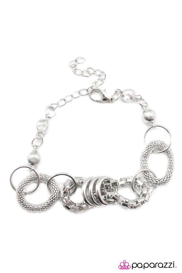Paparazzi ♥ Battle of the Glam - Silver ♥ Bracelet