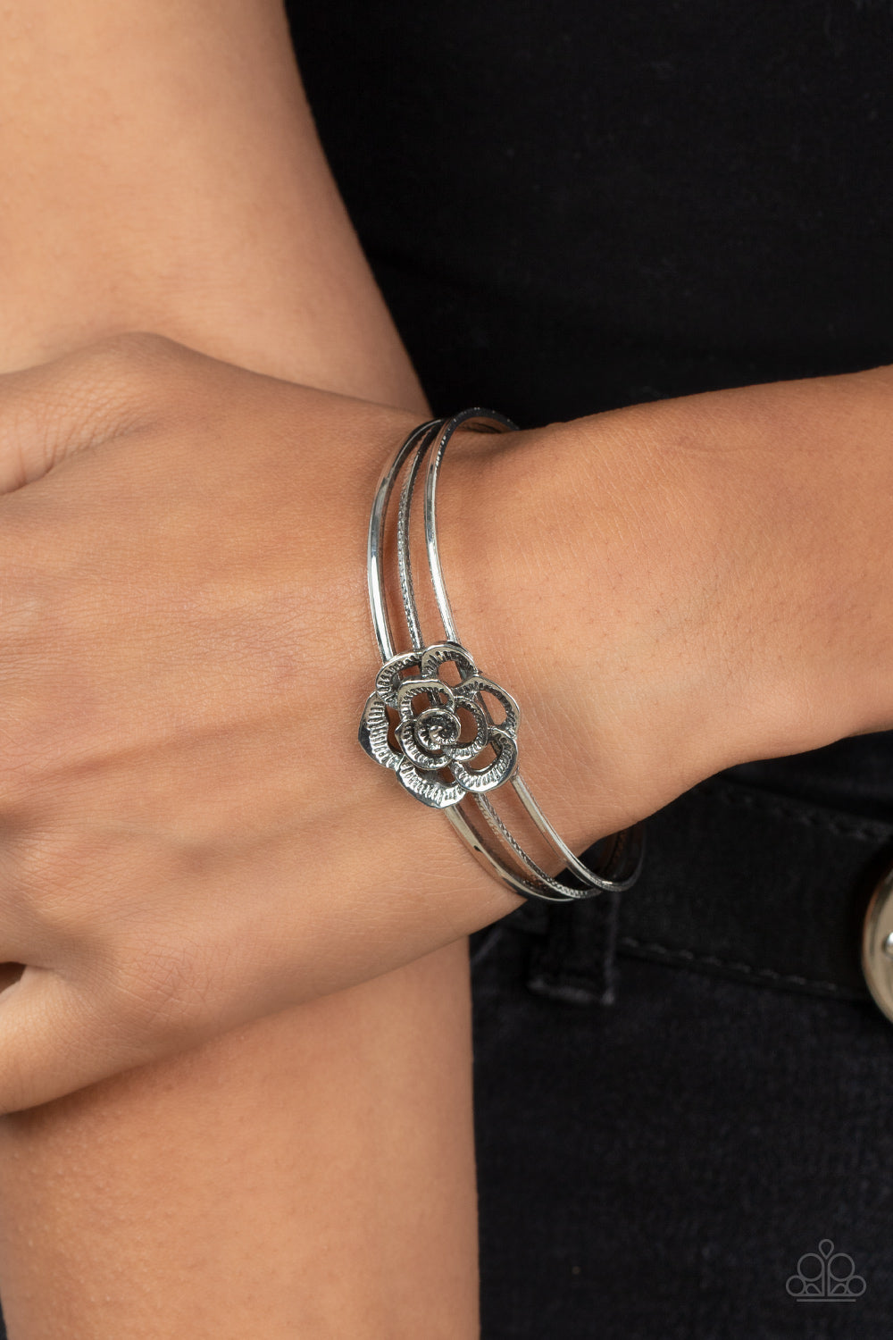 Paparazzi ♥ Rosy Repose - Silver ♥  Bracelet