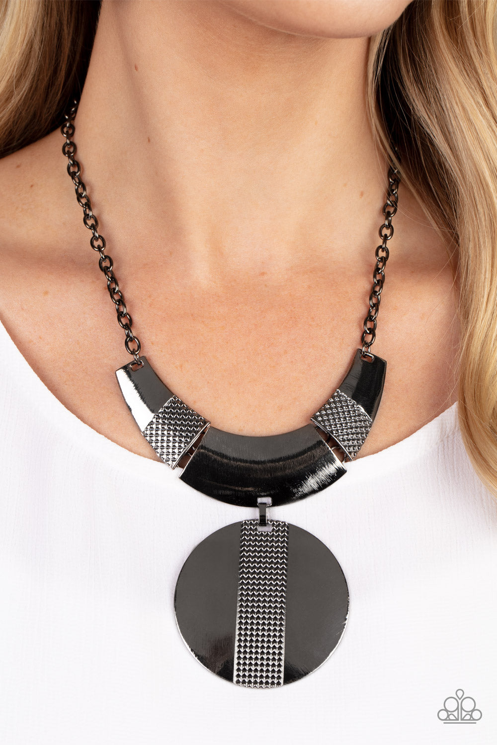 Paparazzi ♥ Metallic Enchantress - Black ♥  Necklace
