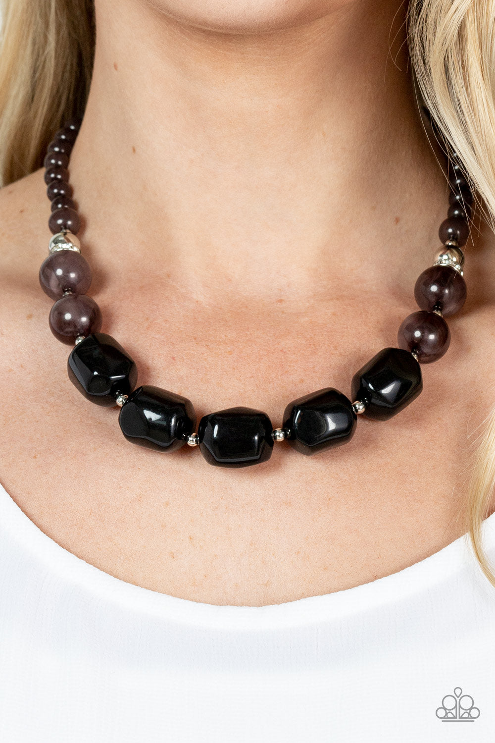 Paparazzi ♥ Ten Out of TENACIOUS - Black ♥  Necklace
