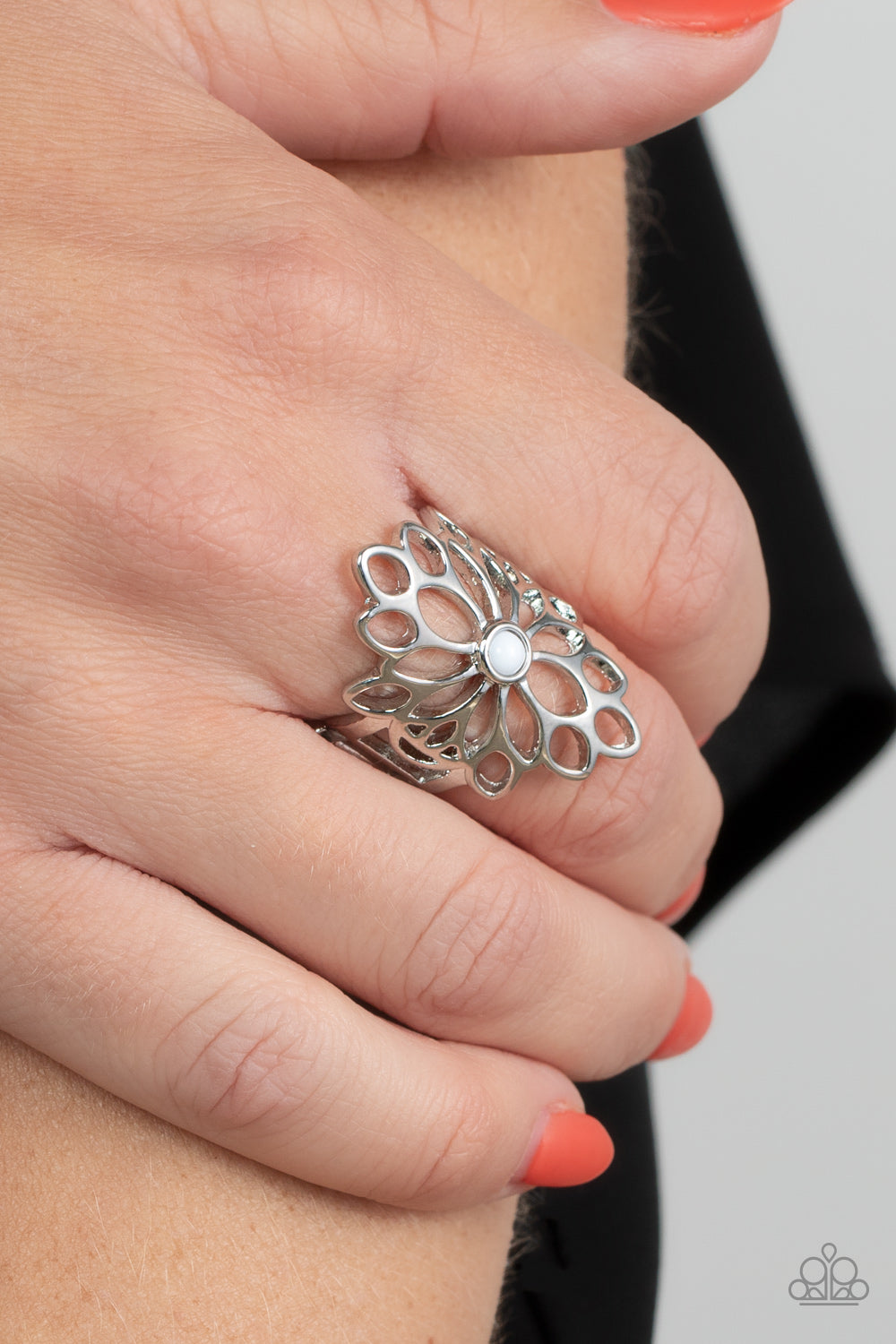Paparazzi ♥ Perennial Daydream - White ♥  Ring