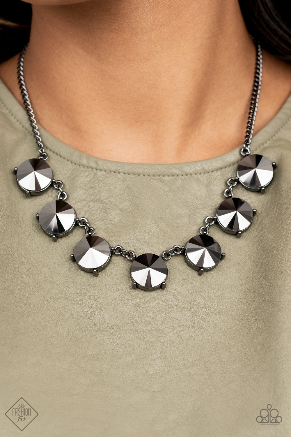 Paparazzi ♥ The SHOWCASE Must Go On - Black ♥  Necklace