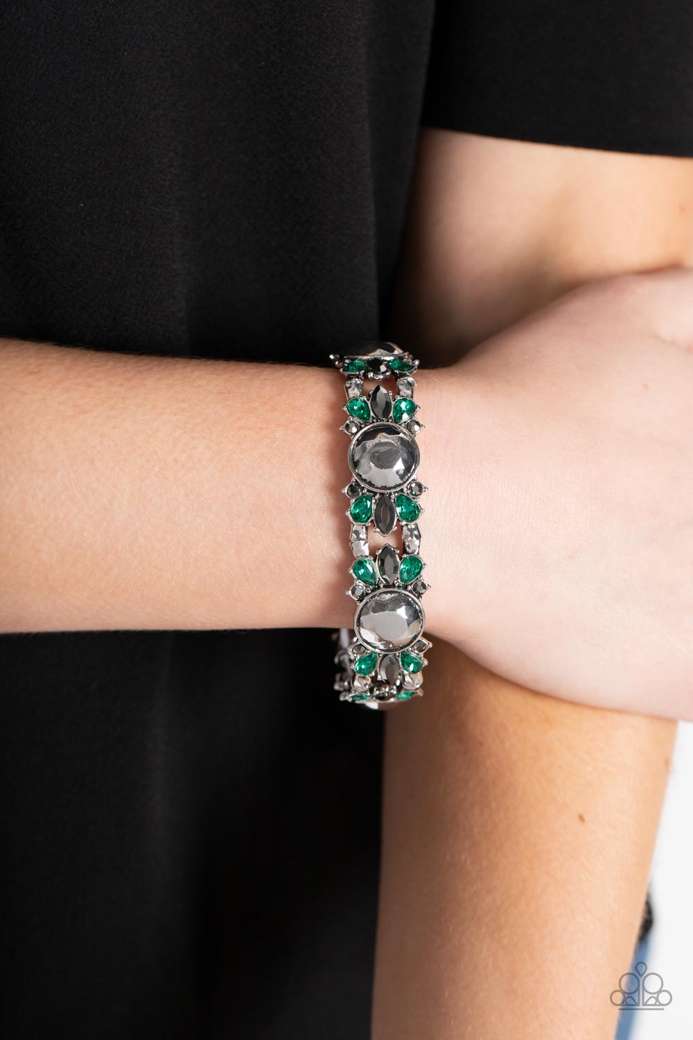 Paparazzi ♥ Definitively Diva - Green ♥  Bracelet