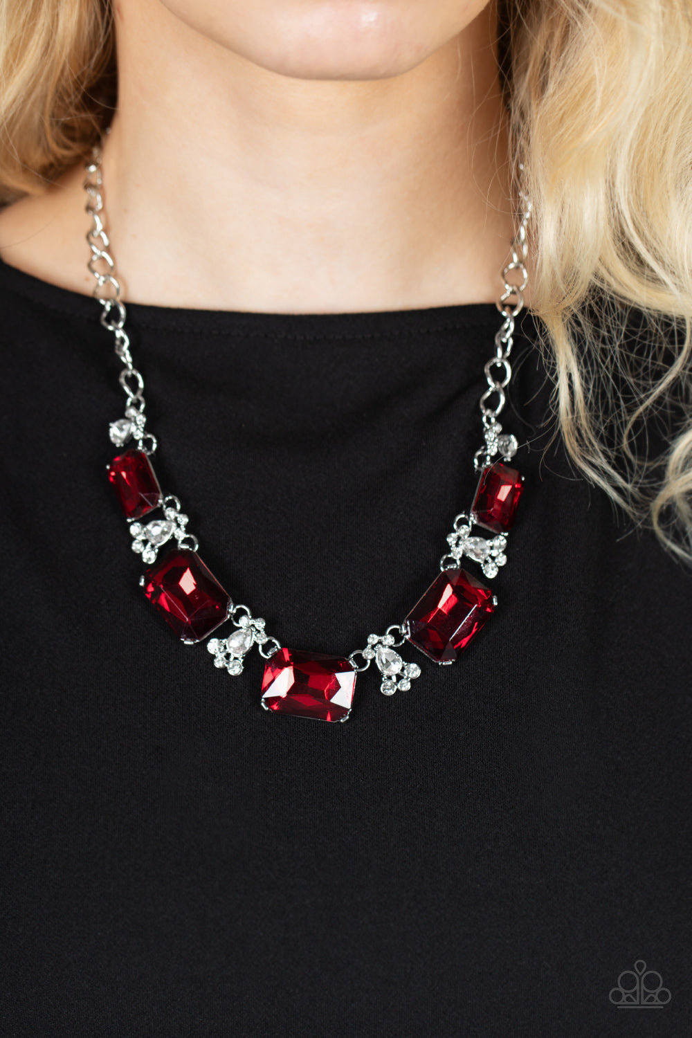 Paparazzi ♥ Flawlessly Famous - Red ♥  Necklace