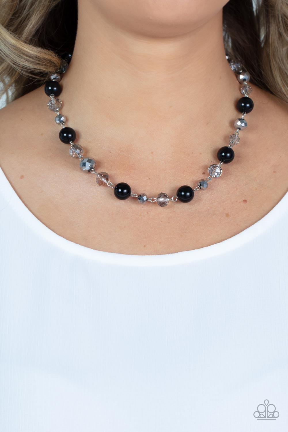 Paparazzi ♥ Decked Out Dazzle - Black ♥  Necklace