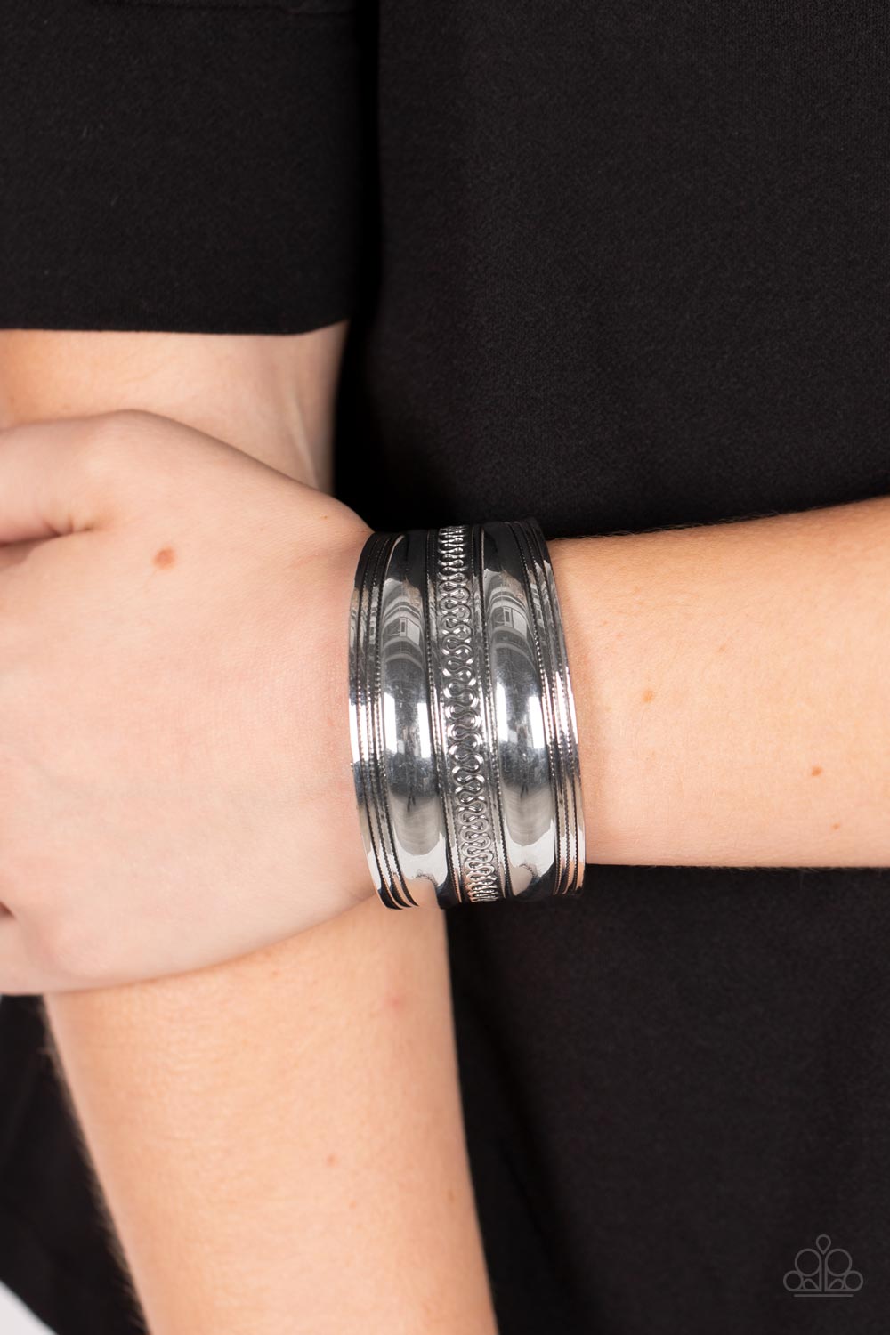 Paparazzi ♥ Egyptian Essence - Silver ♥  Bracelet
