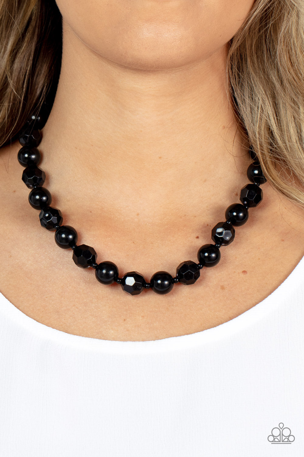 Paparazzi ♥ Popping Promenade - Black ♥  Necklace