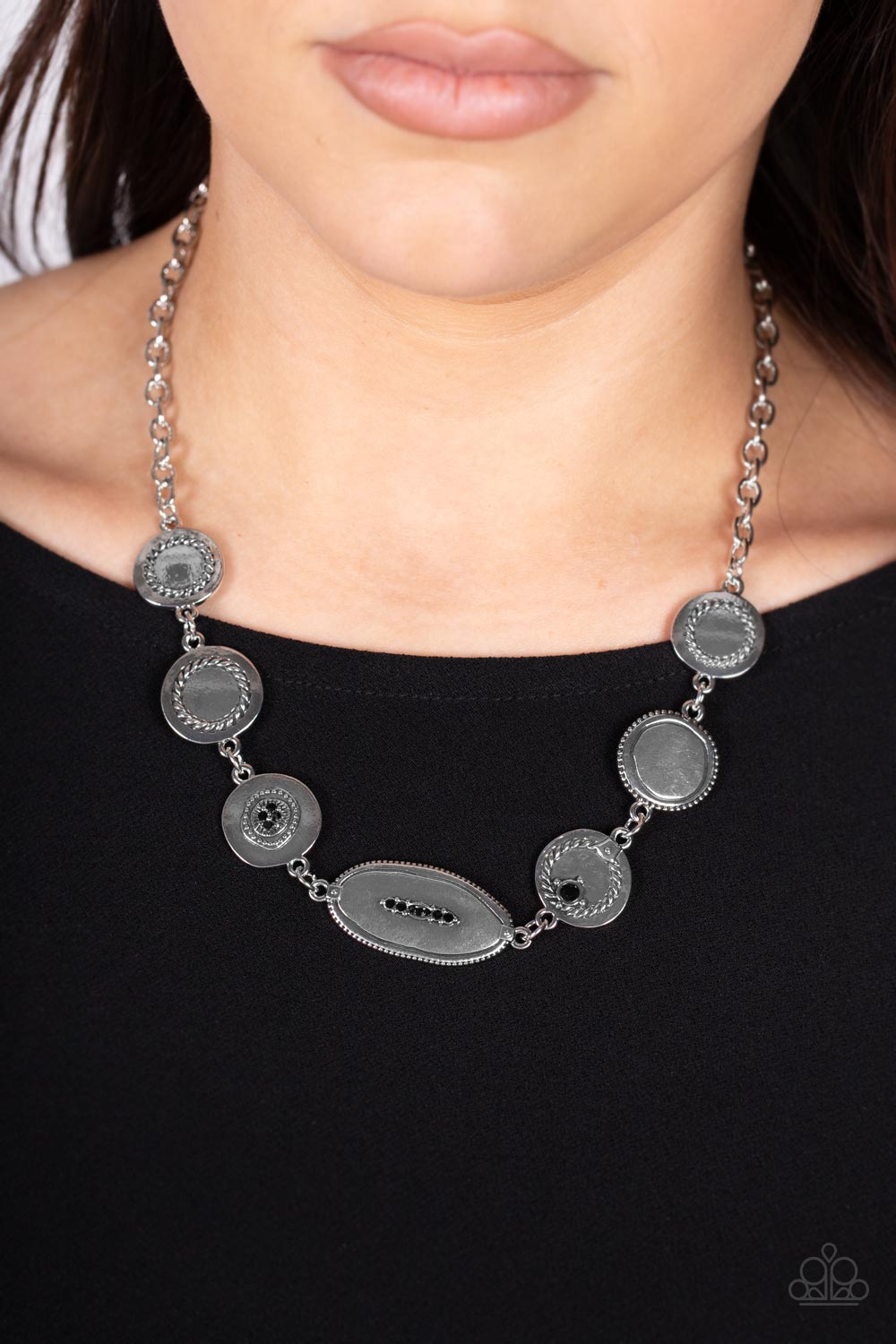 Paparazzi ♥ Uniquely Unconventional - Black ♥  Necklace