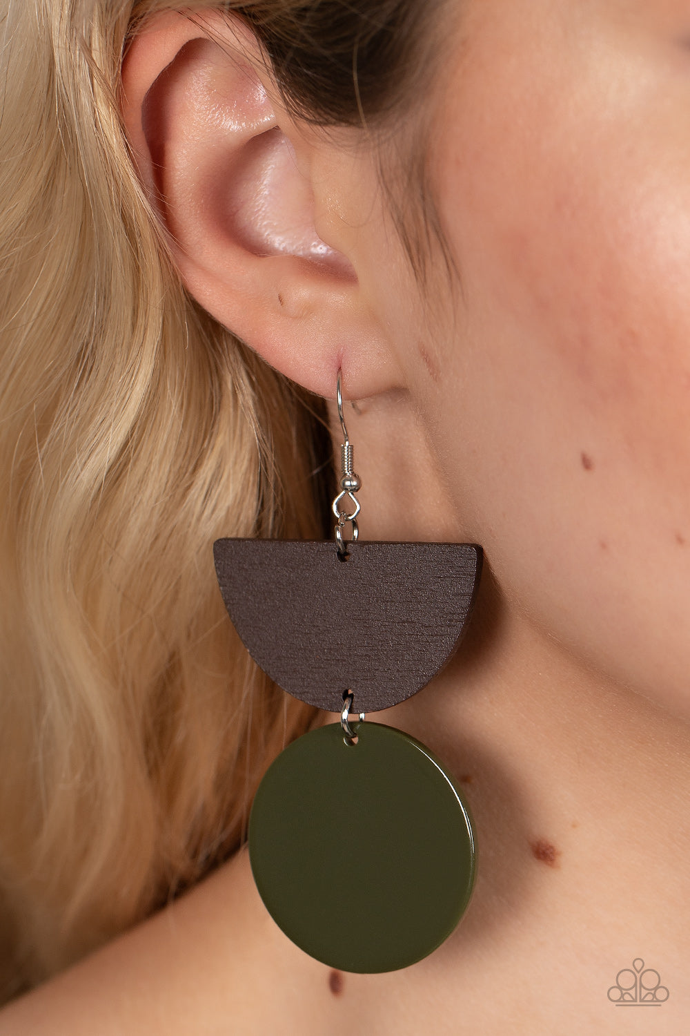 Paparazzi ♥ Beach Bistro - Green ♥  Earrings