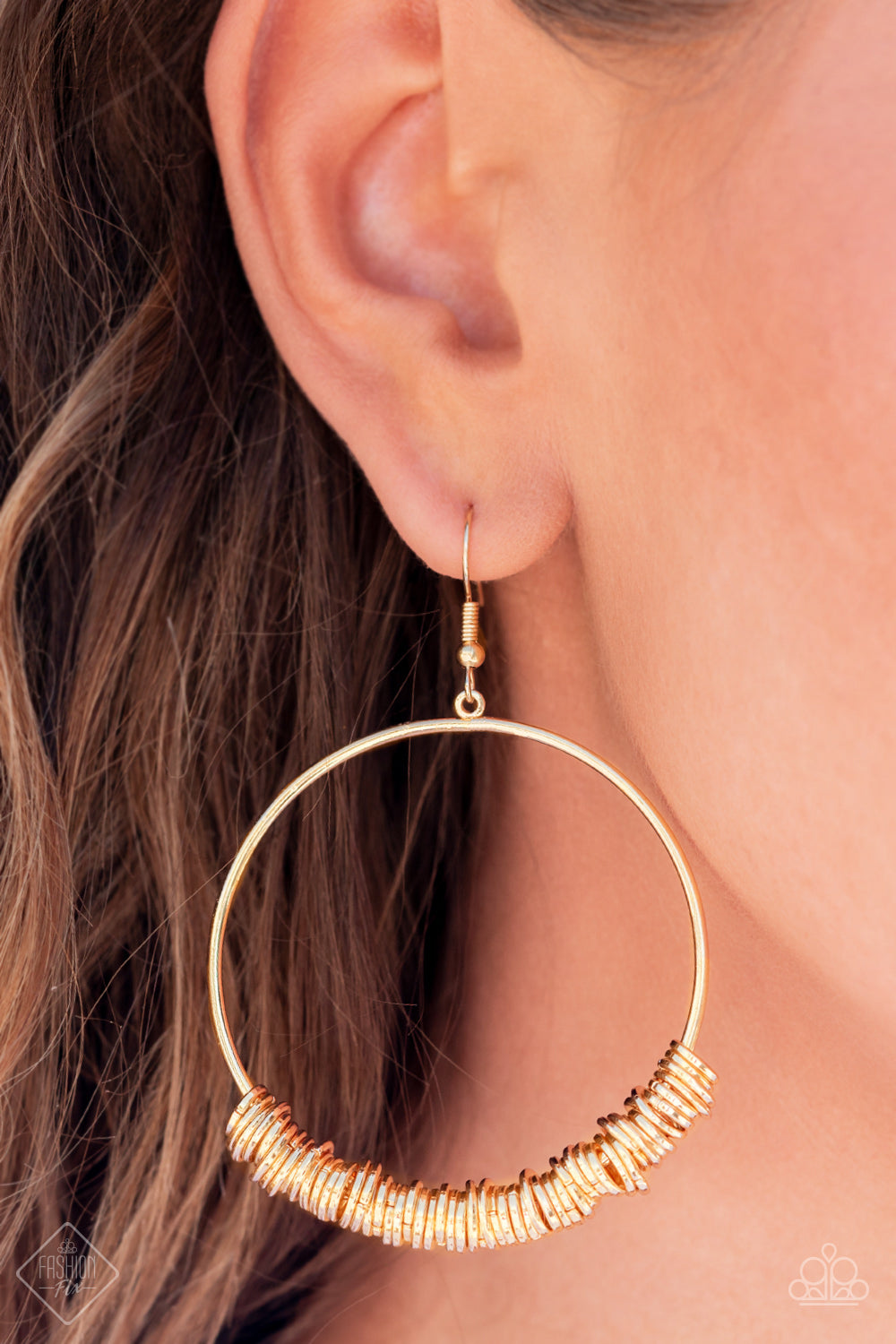 Paparazzi ♥ Retro Ringleader - Gold ♥  Earrings