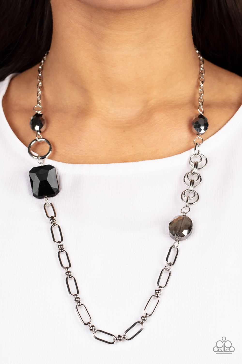 Paparazzi ♥ Famous and Fabulous - Black ♥  Necklace